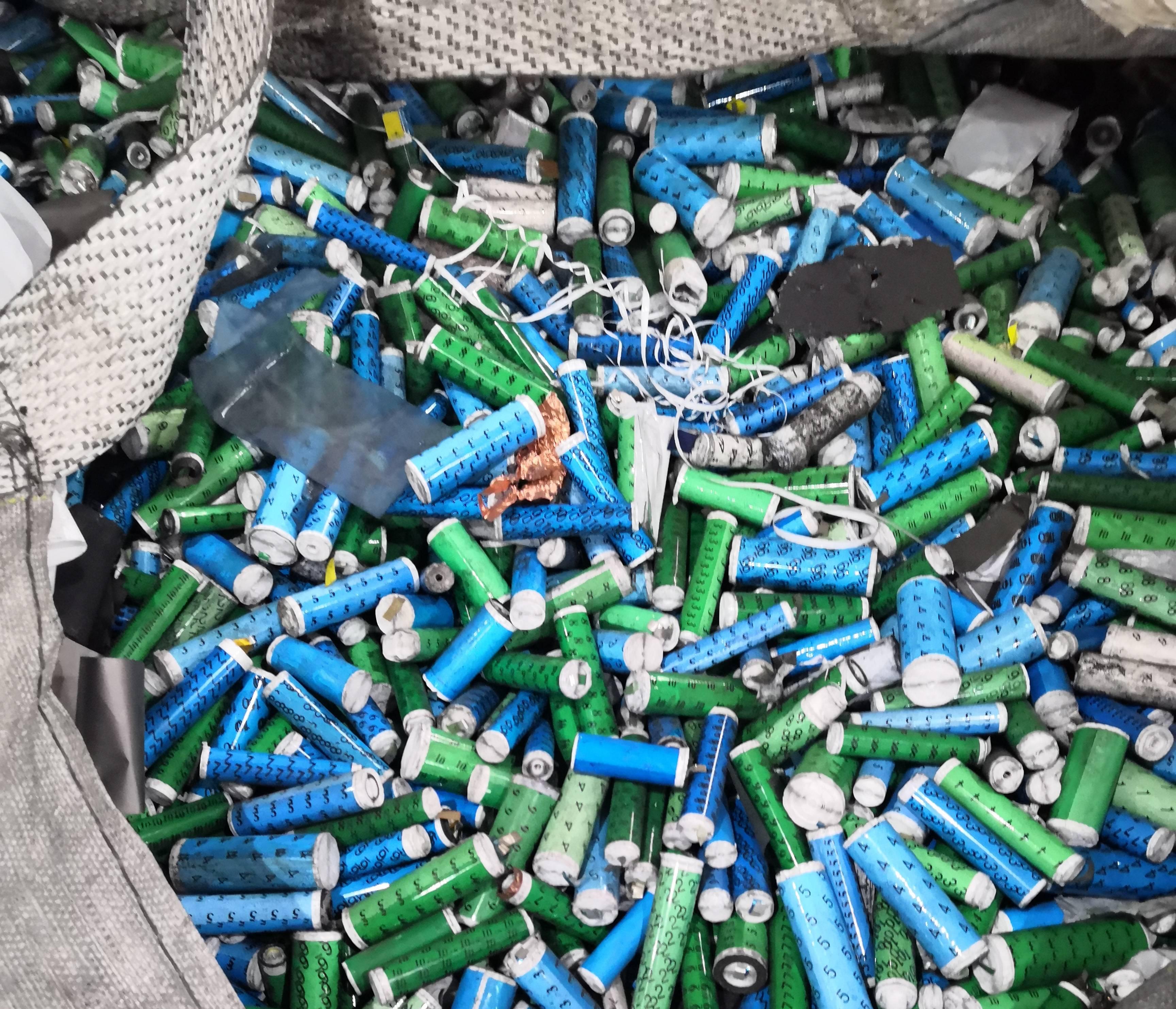 廢舊鋰電池?zé)峤馓幚恚盒履茉磿r代的環(huán)保新選擇